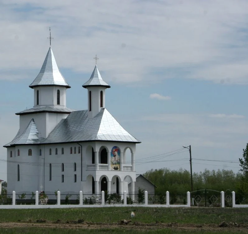 Biserica ridicată de Gigi Becali pentru sinistraţi