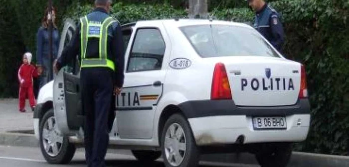 Suceava: Prins fără permis după ce un motociclist i-a lovit maşina
