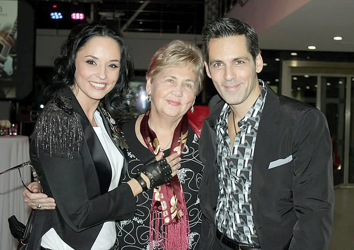 Andreea Marin a rămas în relaţii bune cu Sanda, mama solistului