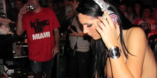 DJ Miki Love