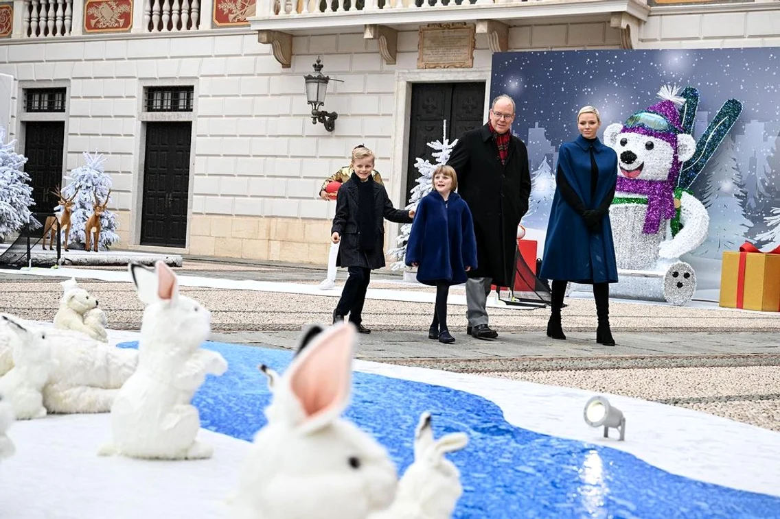 Copiii Prințului Albert și ai Prințesei Charlene de Monaco au propriul decor de iarnă în curtea Palatului Princiar