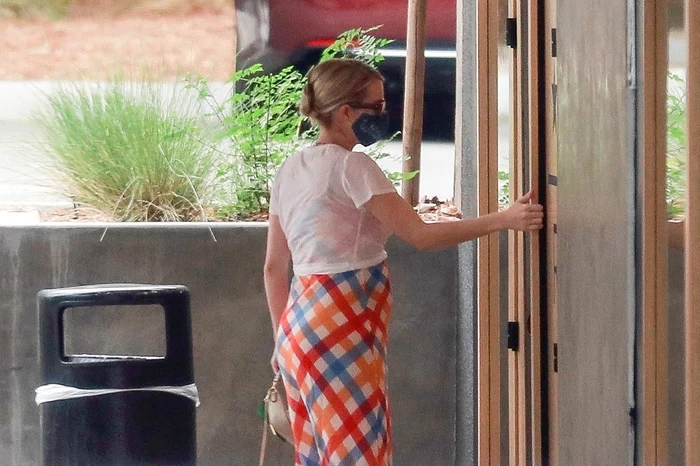 11 emma roberts insarcinata 5 jpg jpeg