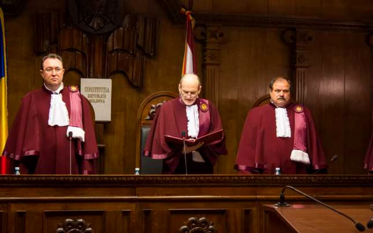 Decizia Curţii a fost citită de judecătorul Victor Popa FOTO: Curtea Constituţională