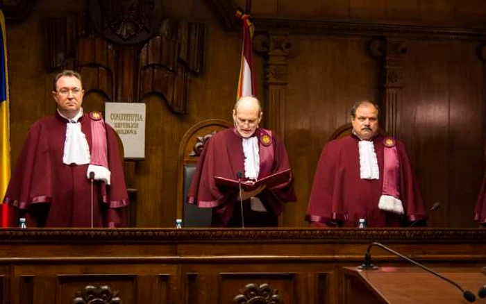 Decizia Curţii a fost citită de judecătorul Victor Popa FOTO: Curtea Constituţională