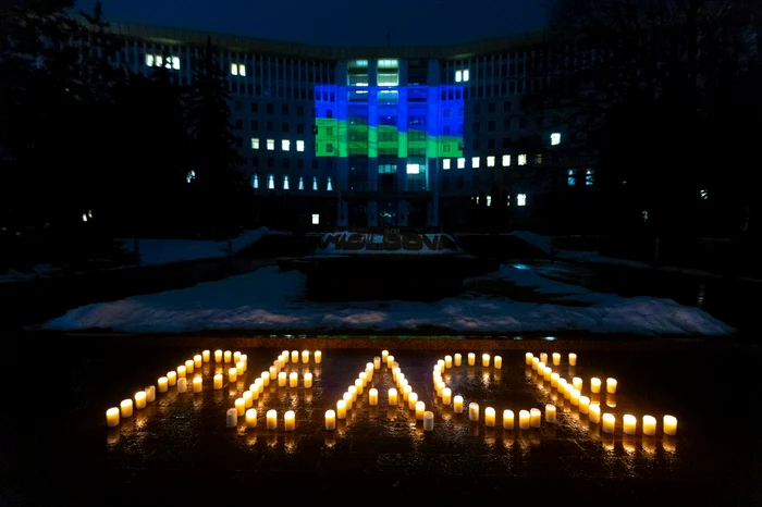 Parlamentul a fost iluminată în culorile drapelului ucrainean. FOTO: Multimedia.parlament.md