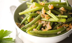 salata de fasole verde cu somon afumat jpeg