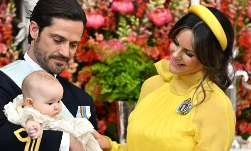 Prințul Carl Philip alături de fiica sa, Prințesa Ines, și Prințesa Sofia, în timpul botezului Prințesei Ines, la Capela Palatului Drottningholm din Stockholm, Suedia, pe 13 iunie 2025  Foto Profimedia (9) jpg