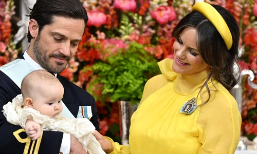 Prințul Carl Philip alături de fiica sa, Prințesa Ines, și Prințesa Sofia, în timpul botezului Prințesei Ines, la Capela Palatului Drottningholm din Stockholm, Suedia, pe 13 iunie 2025  Foto Profimedia (9) jpg