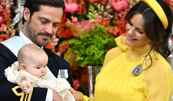 Prințul Carl Philip alături de fiica sa, Prințesa Ines, și Prințesa Sofia, în timpul botezului Prințesei Ines, la Capela Palatului Drottningholm din Stockholm, Suedia, pe 13 iunie 2025  Foto Profimedia (9) jpg