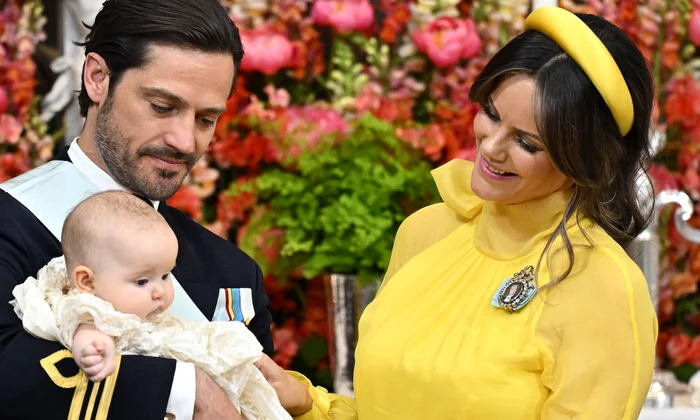 Prințul Carl Philip alături de fiica sa, Prințesa Ines, și Prințesa Sofia, în timpul botezului Prințesei Ines, la Capela Palatului Drottningholm din Stockholm, Suedia, pe 13 iunie 2025  Foto Profimedia (9) jpg
