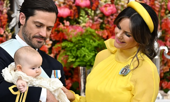 Prințul Carl Philip alături de fiica sa, Prințesa Ines, și Prințesa Sofia, în timpul botezului Prințesei Ines, la Capela Palatului Drottningholm din Stockholm, Suedia, pe 13 iunie 2025  Foto Profimedia (9) jpg