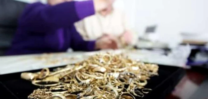 Făptaşii au furat mai multe bunuri de preţ, în valoare totală de peste 1,5 milioane de lei