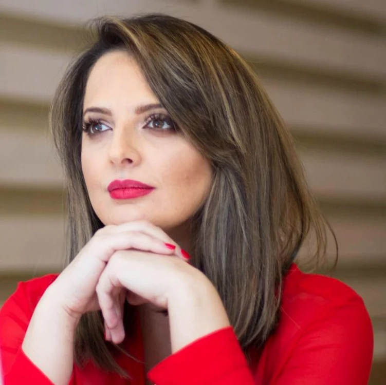 Cristina i-a dăruit bucătarului două fetiţe superbe