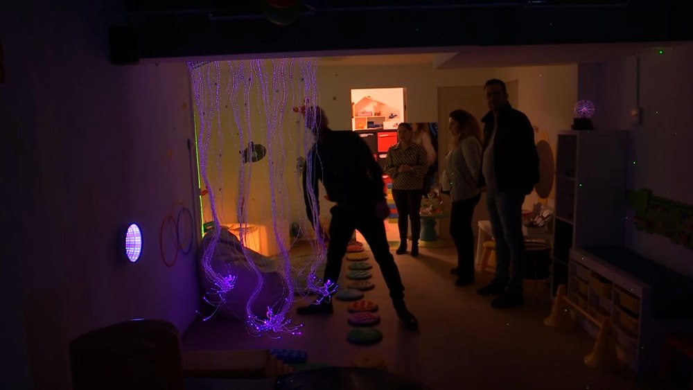 Proiect pentru copiii autiști, făcut de un ONG exclusiv din donații. Voluntariatul rezolvă treaba statului VIDEO