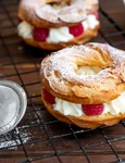 Inele cu crema si fructe Sursa foto shutterstock 2038354217 jpg