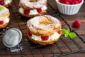 Inele cu crema si fructe  Sursa foto shutterstock 2038354217 jpg