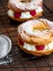 Inele cu crema si fructe  Sursa foto shutterstock 2038354217 jpg