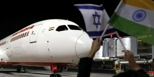 Avion Air India aterizand pe Aeroportul din Tel Aviv dupa traversarea spatiului aerian al Arabiei Saudite FOTO AFP