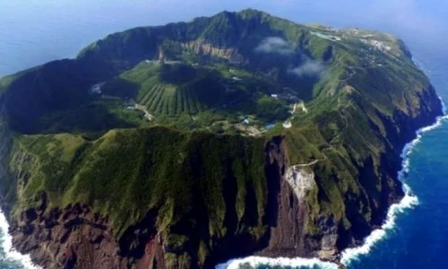 Oraşul din vulcan jpeg