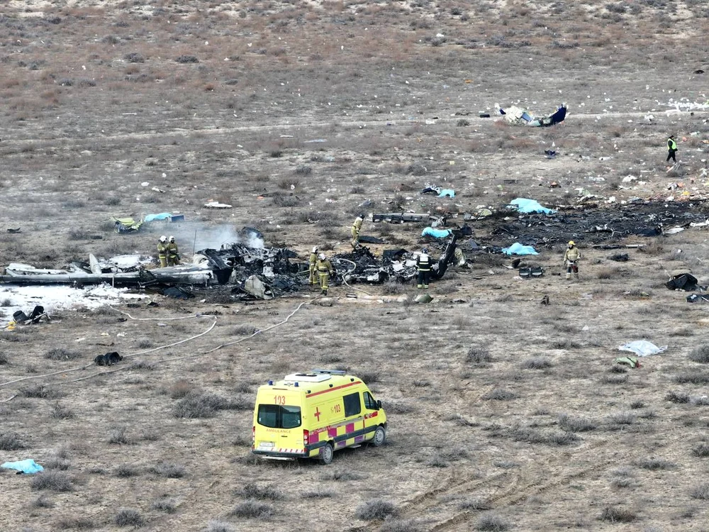   Imagini terifiante cu avionul care s-a prăbușit în Kazahstan FOTO: X, NEXTA
