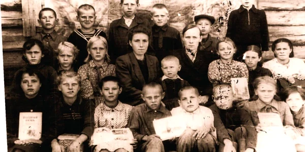 Deportări staliniste din Basarabia   „A fost noaptea de marți spre miercuri când ne au ridicat  Mama frământa pâinea, iar tata plângea” jpeg