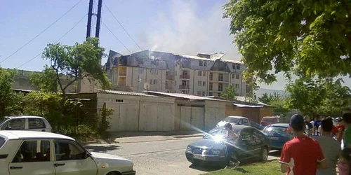 Incendiul a fost stins după mai bine de două ore FOTO