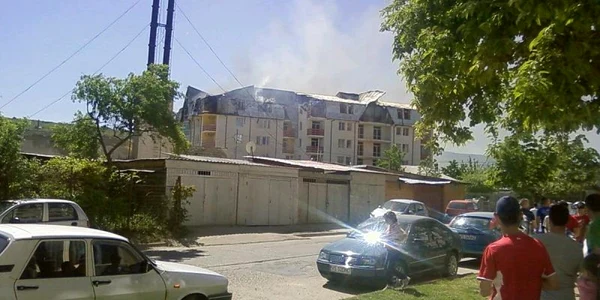 Incendiul a fost stins după mai bine de două ore FOTO