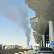 Fum gros se vede în apropierea Aeroportului Regele Khalid din Riad