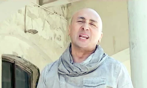 În urmă cu o lună, Marcel Pavel a lansat videoclipul  “Mă minţeai”,  de care s a ocupat  Ioana Gomoi jpeg