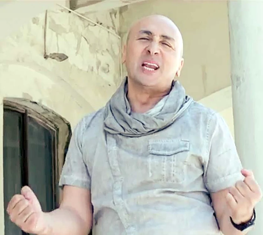 În urmă cu o lună, Marcel Pavel a lansat videoclipul  “Mă minţeai”,  de care s-a ocupat  Ioana Gomoi