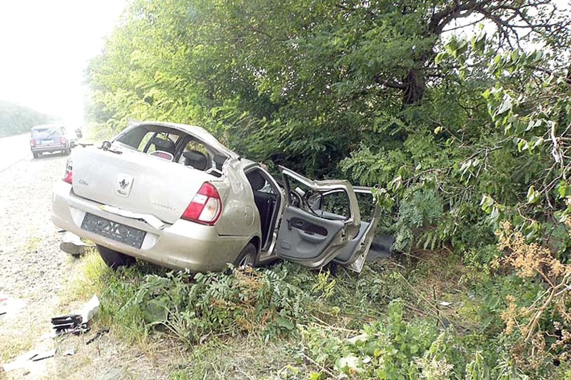 Şoferii “orbiţi” de sâni s-au tamponat între ei