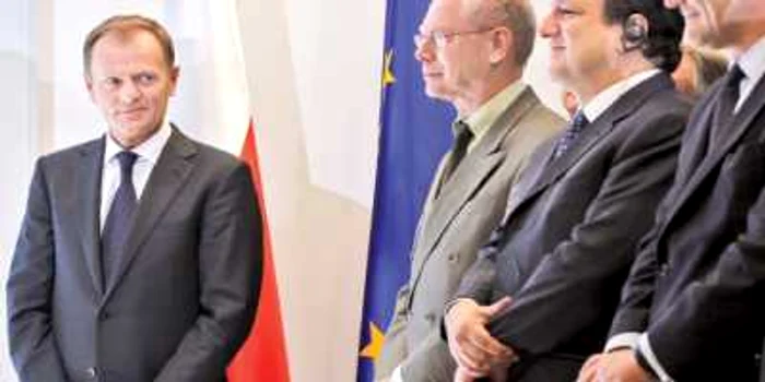 Premierul polonez, Donald Tusk (dreapta), preşedintele  Herman van Rompuy,Manuel Barroso, şi ministrul polonez , Radoslaw Sikorski 