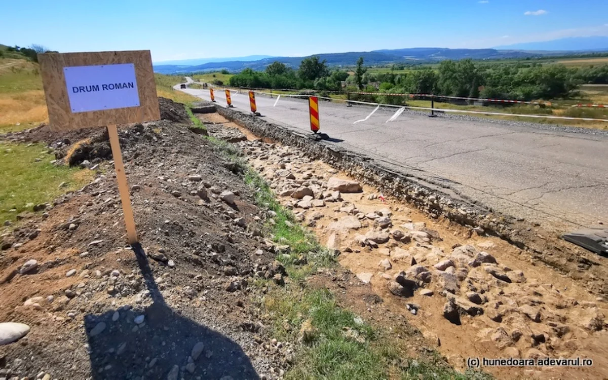 Drumul roman, bine conservat, de la Măgura Uroiului. ADEVĂRUL