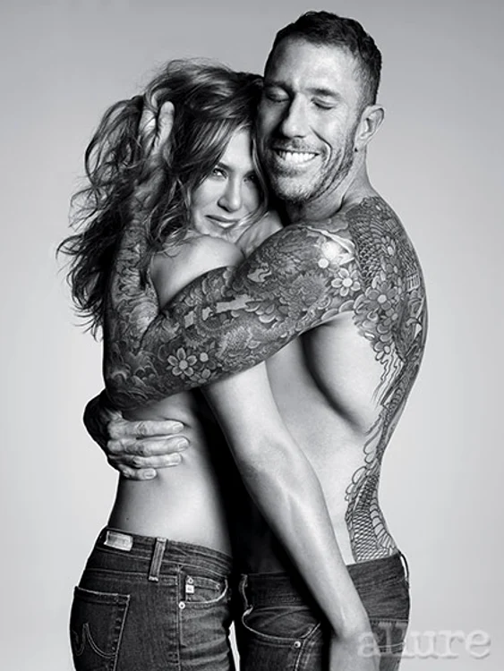 
    Jennifer a apărut topless în revista AllureFoto: Michael Thompson/Allure  