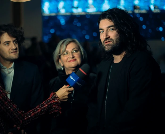 Smiley şi Filip, priviţi cu admiraţie de mama lor