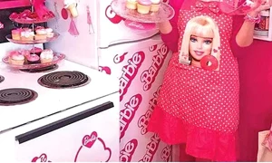 Toate obiectele din bucătărie poartă marca Barbie jpeg