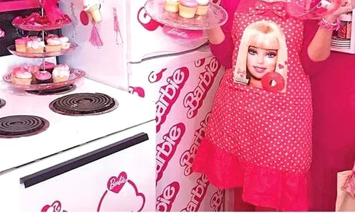 Toate obiectele din bucătărie poartă marca Barbie jpeg