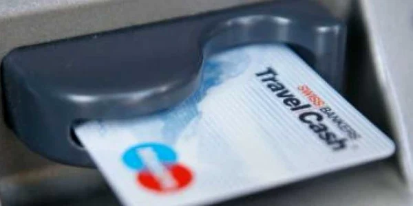 Plata salariului pe card încalcă dreptul la proprietate