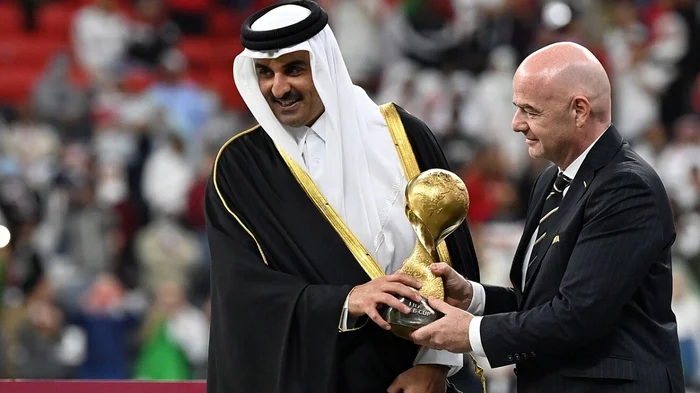 Emirul din Qatar, alături de președintele FIFA, Gianni Infantino.