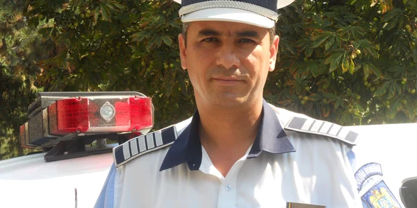 Agentul Vasile Moise lucrează la Serviciul Poliţiei Rutiere Ialomiţa de 21 de ani 