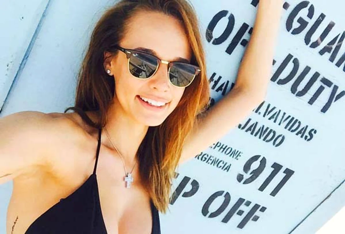
    Andreea face yoga pe acoperișul unei clădiri din America FOTO: Arhiva personală  