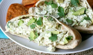 Salata de pui cu avocado jpeg