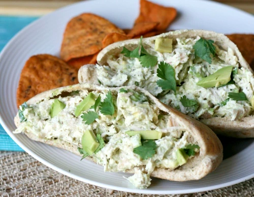 Salata de pui cu avocado jpeg