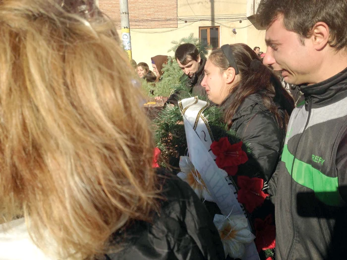 Luminița Bumbu abia s-a putut ține pe picioareFOTOGRAFII: SOFIA PREJBEANU