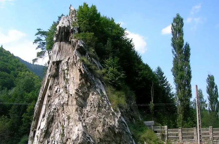 Piatra Corbiței are și ea o legendă FOTO Mapio.net