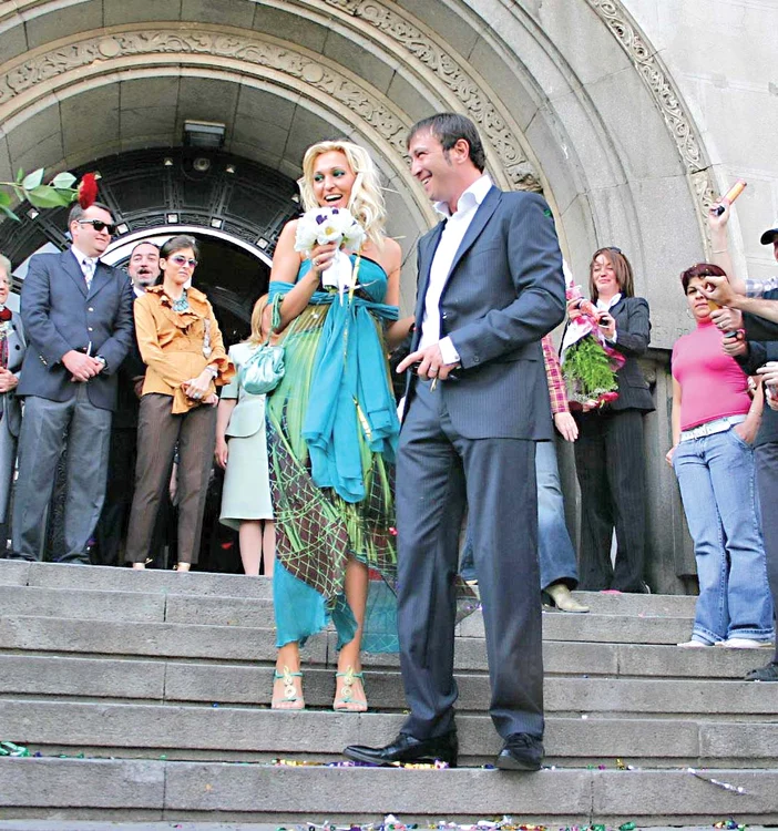 
    2005  