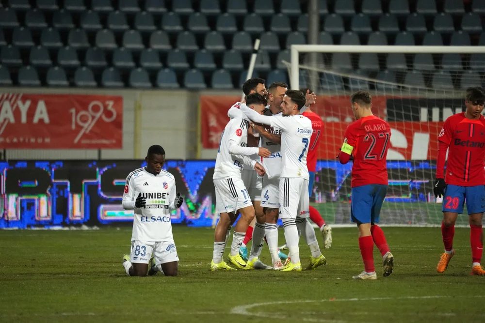 Continuă degringolada FCSB-ului. Campioana României cade pe loc de baraj, după eșecul cu FC Botoșani din etapa a zecea din Superliga