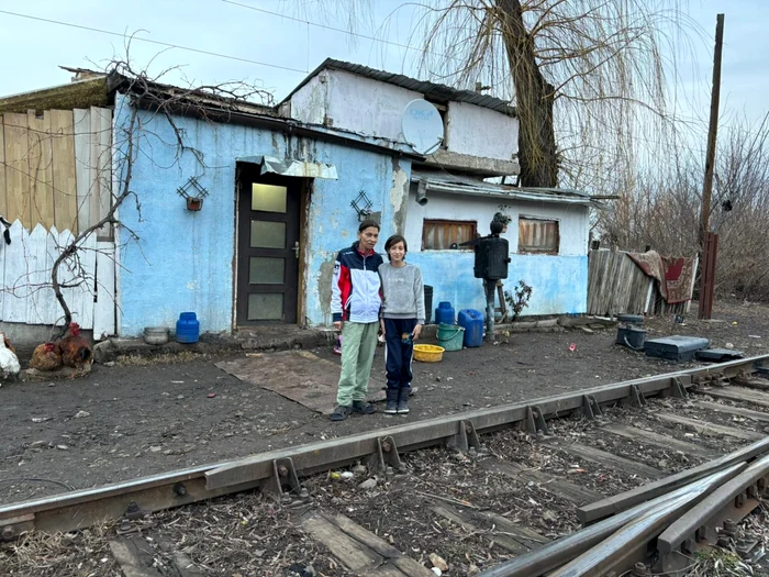 Roxana și familia sa trăiesc într-o sărăcie lucie / foto: wowiasi.ro