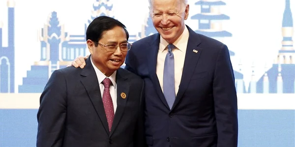 Pham Minh Chinh si Joe Biden la summitul ASEAN de la Phnom Penh Cambodgia Foto EPA EFE