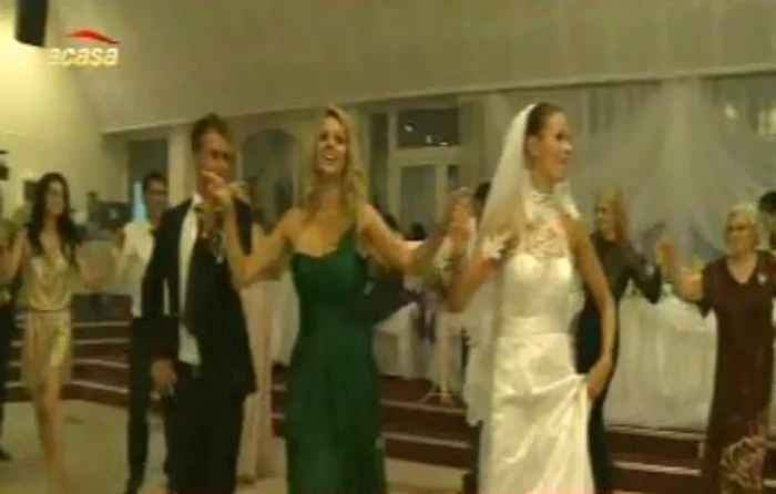 Adrian şi Liana s-au căsătorit religios sâmbătă (Foto: captură video Acasă TV)